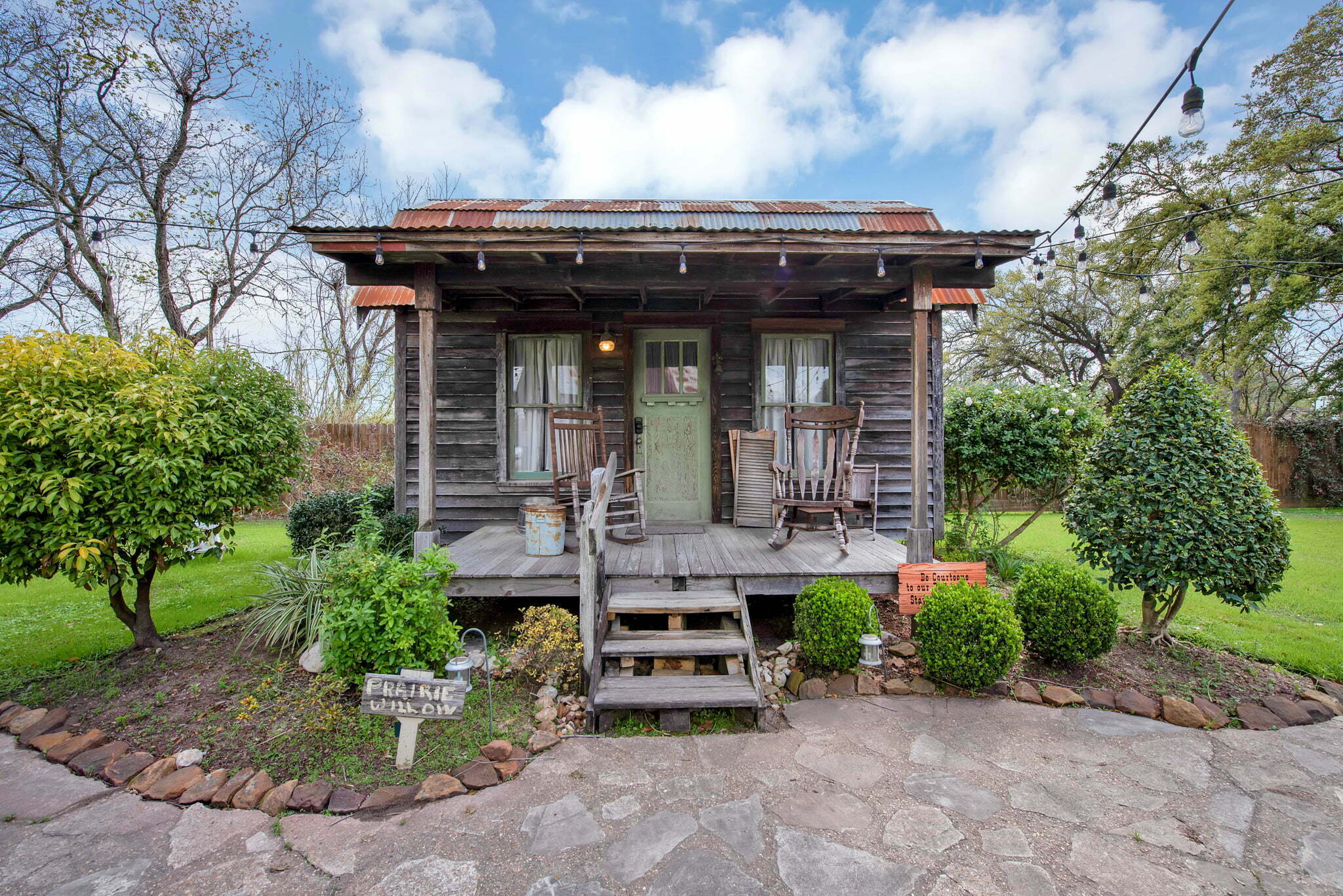 Prairie Willow cottage with green door